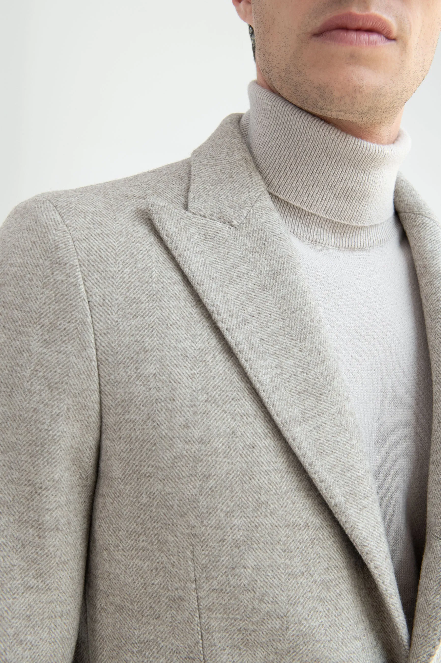 Beige herringbone peak lapel coat – Made in Italy