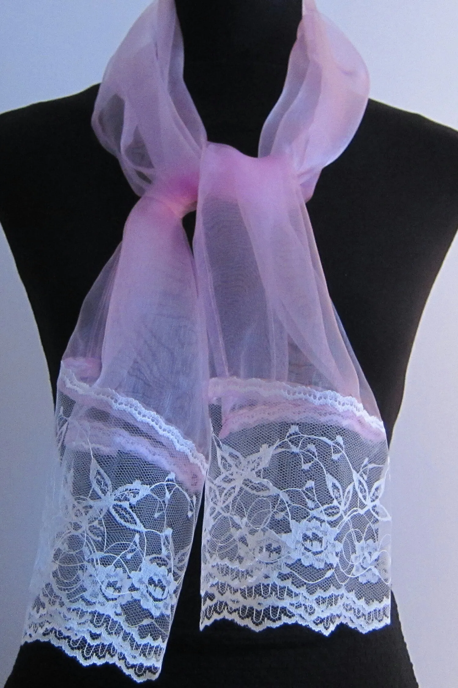 Ladies Pink Organza Scarf With White Lace Trim