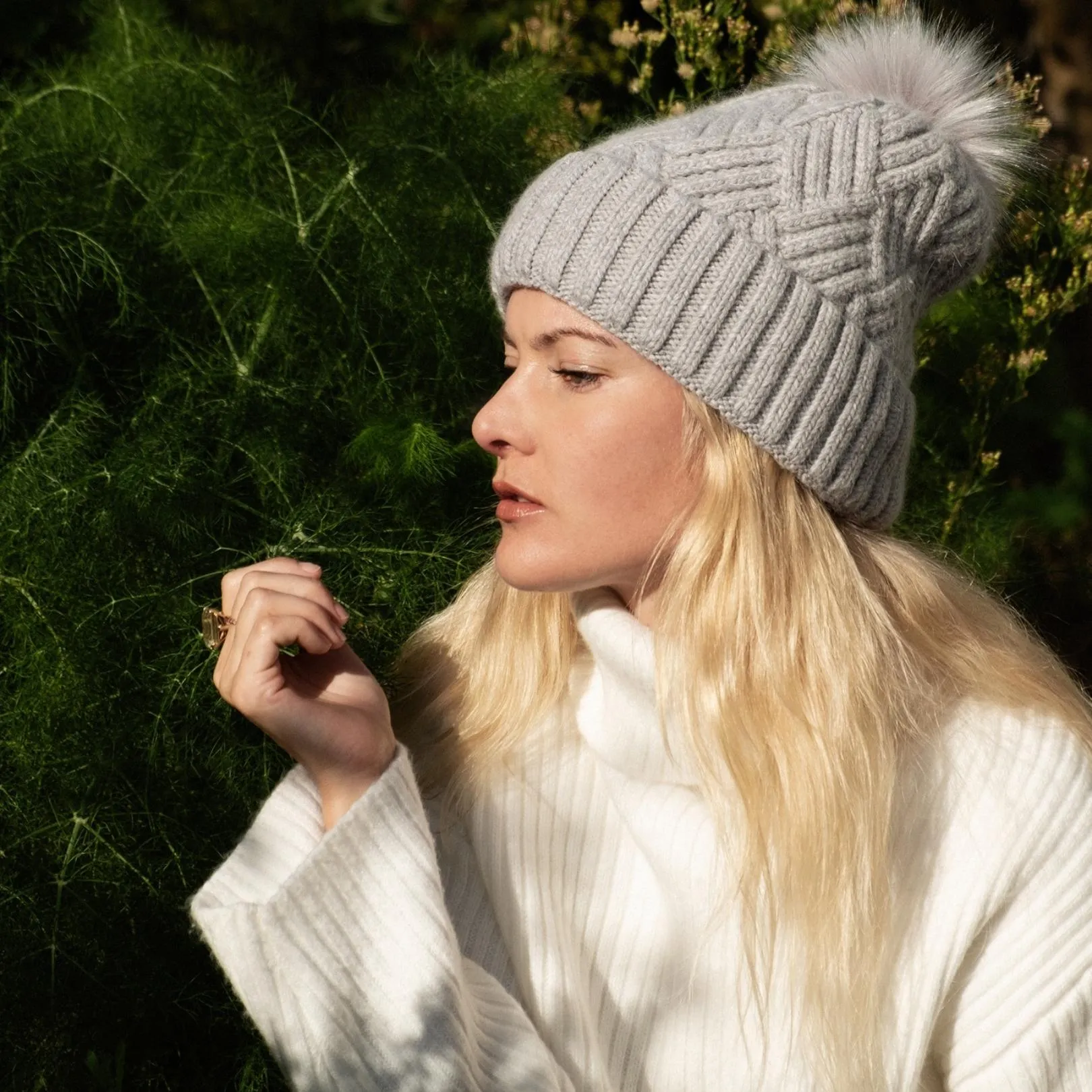 Mulberry Silk-Lined Cashmere Beanie Hat With Removable Pom Pom - Pink