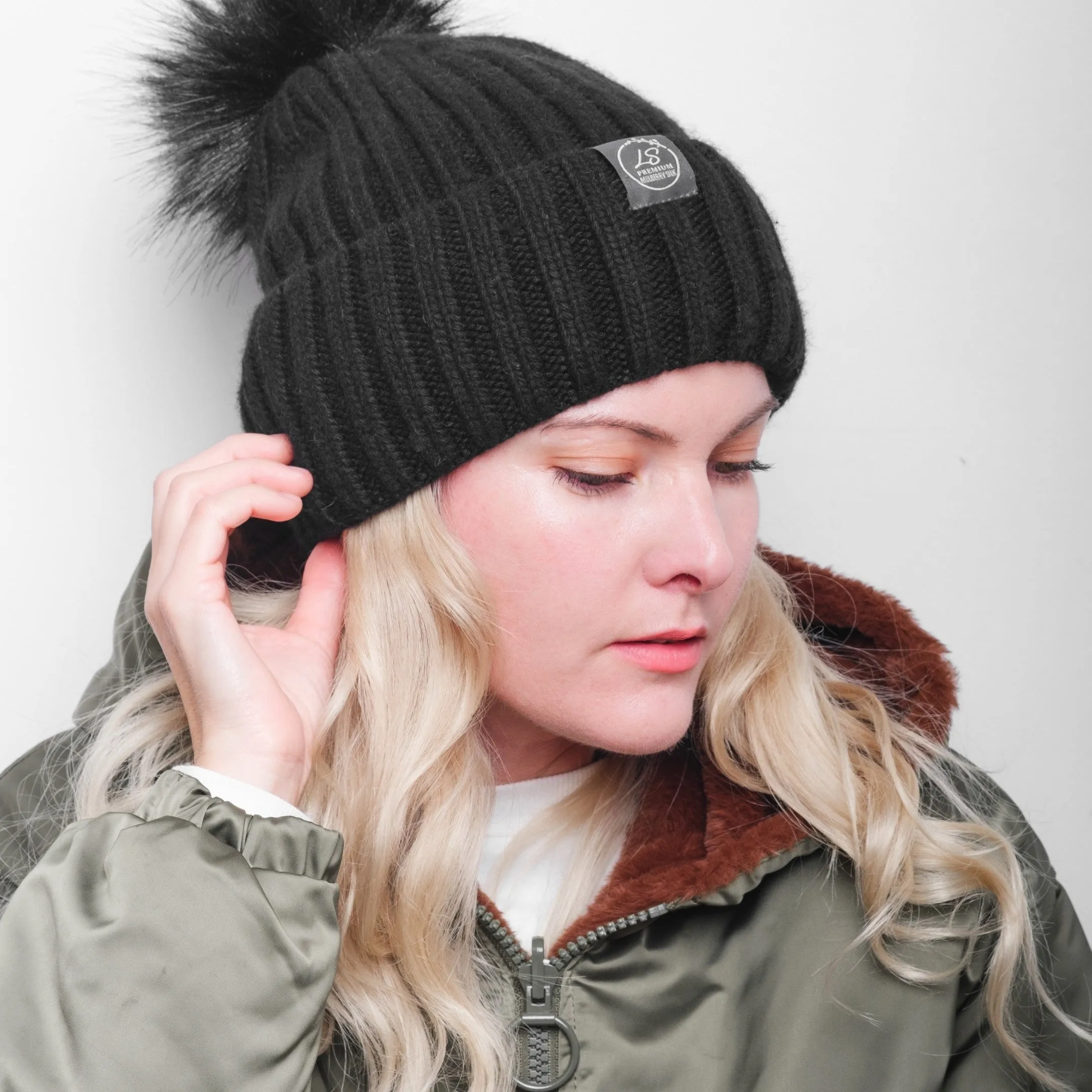 Mulberry Silk-Lined Cashmere Beanie Hat With Removable Pom Pom