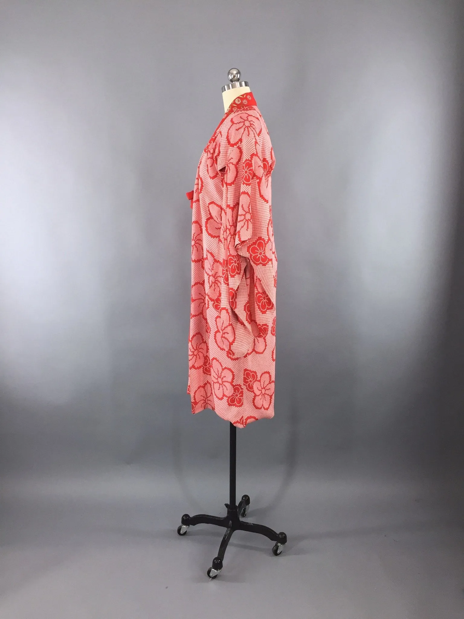 Vintage 1920s Silk Kimono Robe / Red Shibori Daisy Print