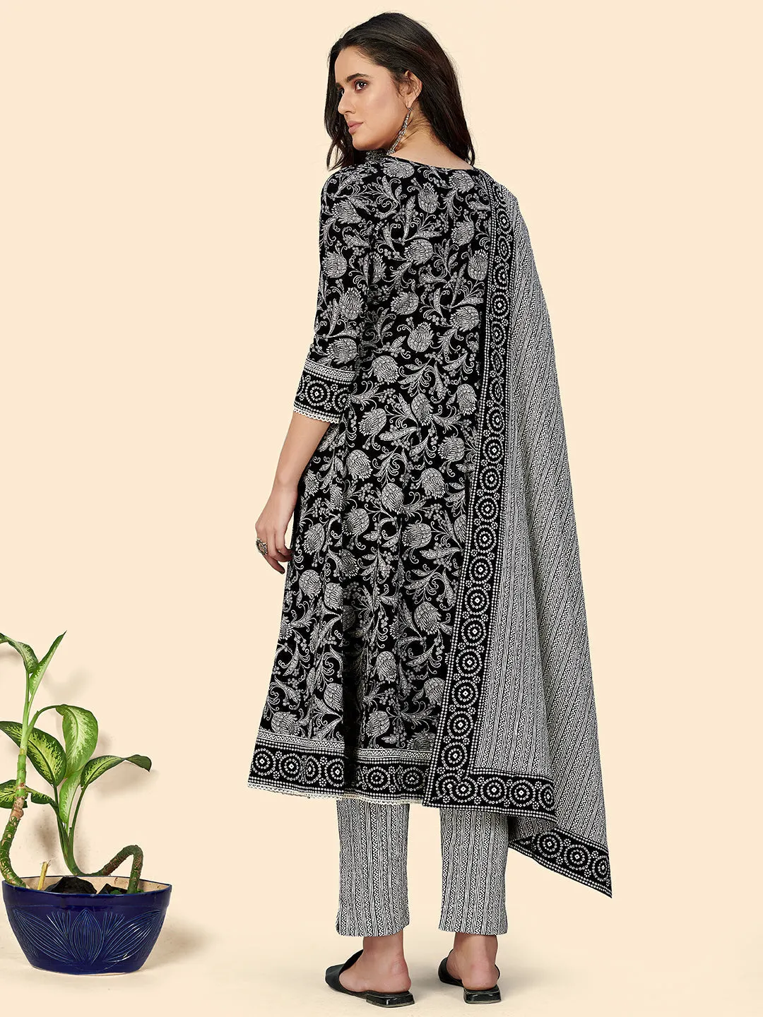 Women'S Black Printed Anarkali Kurta With Pants & Dupatta (3 Pc Set)